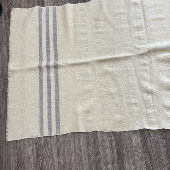 Vintage 100% Wool Blanket 36x74 Ivory Blue Stripe Throw Camp Cabin Decor Cottage - Picture 3 of 8